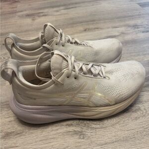 ASICS Gel Nimbus 25 - Size 10